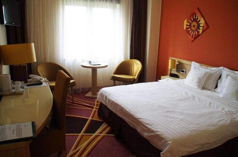 Mari Vila Hotel Bucharest Room photo